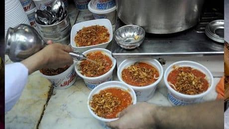 Hindistan'da okul yemeğinde ölü yılan skandalı: 100'den fazla çocuk zehirlendi