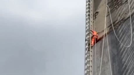 Highway workers rescued after getting into difficulty on busy motorway viaduct