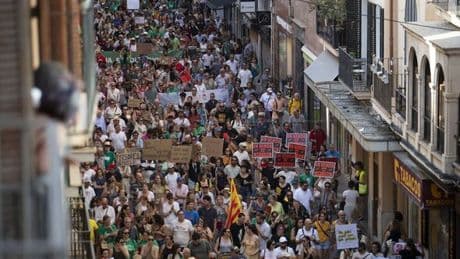 Majorca slams 'deluded' tourist haters after mob of 100 yobs surround Brits