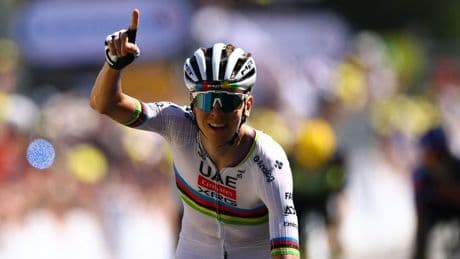 Van der Poel raakt gele trui opnieuw kwijt aan Pogacar, die wint in Mûr-de-Bretagne