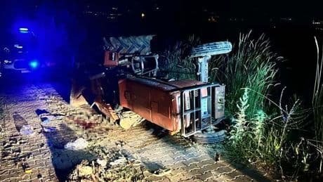 Manisa'da devrilen traktörün sürücüsü öldü, eşi yaralandı