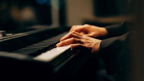 Le jeune Français Paul Lecocq, lauréat du concours international de piano Clara Haskil