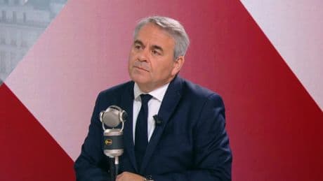 Échange de migrants: Xavier Bertrand dénonce un "mauvais accord" entre la France et le Royaume-Uni