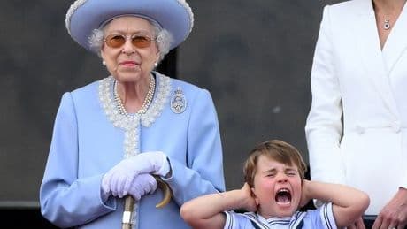 Prince Louis' pressing question for Queen revealed by lip reader - and her dry response