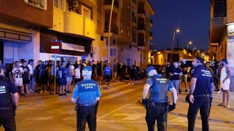 Straßenschlachten in Spanien: Rechte mobilisieren gegen Migranten – Mehrere Festnahmen nach ausländerfeindlichen Krawallen