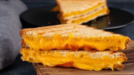 Esta sandwichera de Cecotec cuesta solo 30 euros y es &quot;como las de toda la vida&quot;