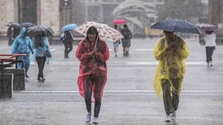 Il caldo sta per essere spazzato via: arrivano piogge e nubifragi, ecco dove