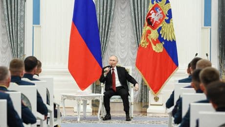 El Kremlin alerta sobre una "pausa" en las negociaciones con Ucrania en el momento de mayor tensión con Occidente