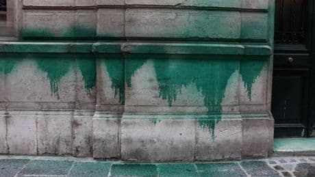 Antisémitisme : des tags découverts sur le mur de la Fondation pour la mémoire de la Shoah à Paris