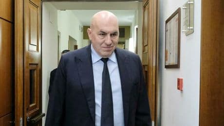 Guido Crosetto, hackerato il profilo X del ministro della Difesa: finte richieste di donazioni in criptovalute