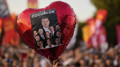 Türkei: Oppositionsbürgermeister von Antalya abgesetzt – 15 weitere in Haft