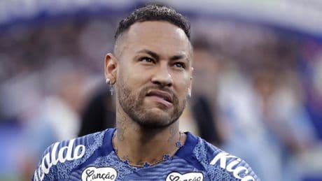 Neymar saca toda su artillería