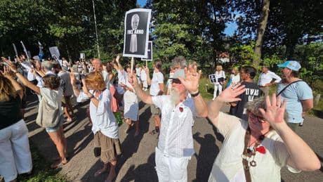 Honderden protesteren bij gevangenis voor vrijlating voormalig advocaat