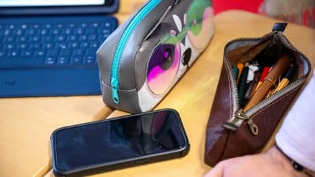 Smartphones an Schulen: Schutzzonen ja, Pauschalverbote nein!
