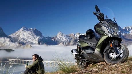Kymco renueva su DTX 350, un potente scooter Adventure, con más confort y eficiencia