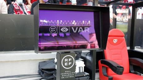 Mediapro culpa a la toma de corriente de Vallecas el fallo del VAR en el Rayo-Barça
