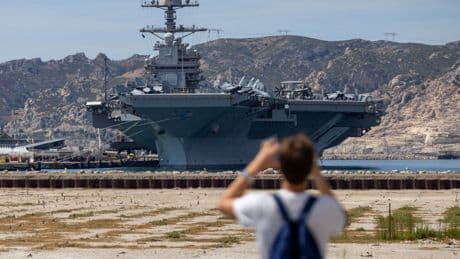 Que fait l’USS « Gerald R. Ford », le plus grand porte-avions du monde, au port de Marseille ?