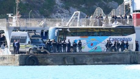 "Non c'è favoreggiamento dell’immigrazione clandestina". Il pronunciamento della Corte di Giustizia accende le polemiche