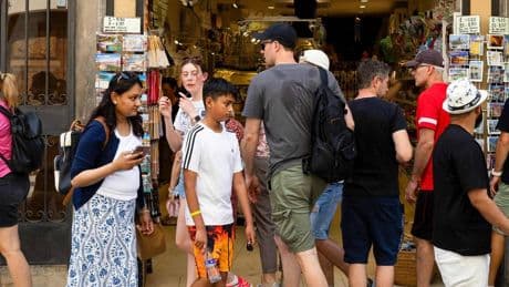 Proteste auf Mallorca: „Recht auf würdiges Leben“ – Demonstranten kapern Touristenbus in Palma