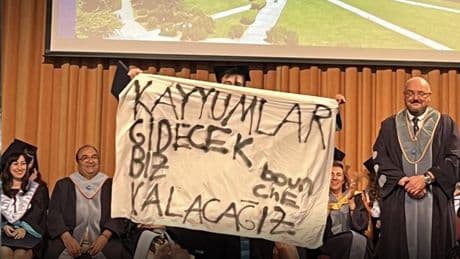 Boğaziçi Üniversitesi'nde kayyum karşıtı pankart açan gencin yüksek lisansı iptal edildi