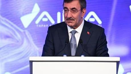 'Küresel yapay zeka yarışında oyun kuran öncü bir ülke olmayı hedefliyoruz'