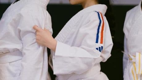 « On souhaitait qu’elles fassent un sport collectif pour découvrir l’entraide » : ces parents qui inscrivent leurs enfants à une activité physique dès la maternelle