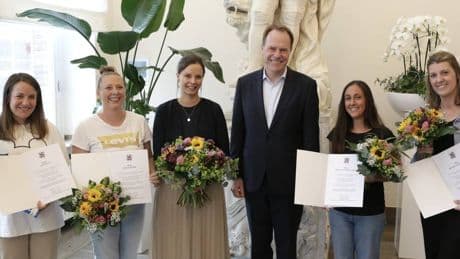 „Sie haben mutig gehandelt“: Düsseldorferinnen werden im Zumba-Kurs zu Lebensretterinnen