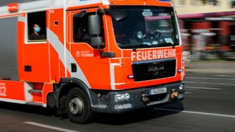 Zehnjährige Kinder zünden in Thüringen Auto an - Fahrzeug brennt aus