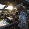« Elle est fantastique » : aux platines, cette grand-mère DJ fait un carton dans les boîtes de nuit