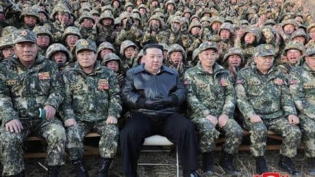"Intentaron suicidarse mordiendo sus propias venas": Seúl calla sobre la evolución del ejército norcoreano en Ucrania