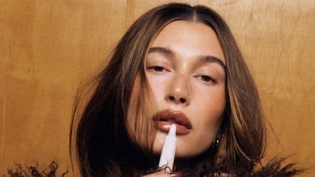 Hailey Bieber vende su marca de belleza, Rhode, por 1.000 millones de dólares