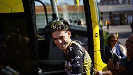 Bijna net zo lang in de bus als op de fiets in de Tour: 'Je wordt gesloopt'