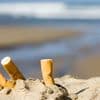 Interdiction de fumer sur les plages : cinq chiffres montrant qu'il ne faut pas mégoter avec la pollution des cigarettes dans l'océan