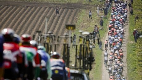 Más de cuarenta ciclistas heridos en una carrera en Bélgica
