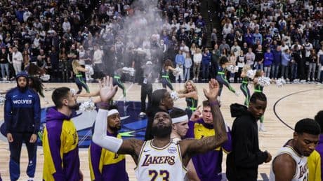 Lakers trade with Chicago Bulls to move up in second round of NBA draft