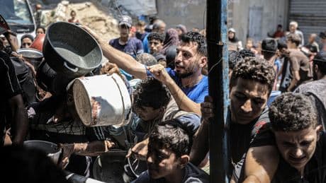 À Gaza, comment l’aide humanitaire s’est transformée en un « piège mortel »