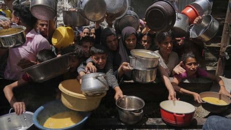 À Gaza, la population affamée attend l'arrivée de l'aide humanitaire