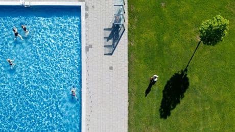 Badewetter: Regenphase sorgt für Besucherrückgang bei Freibädern
