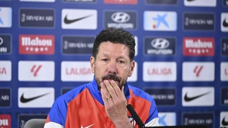 Simeone bromea al ser preguntado por Álex Baena: &quot;Me tomas por tonto&quot;