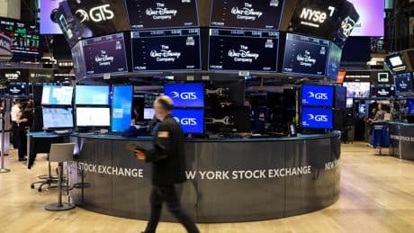 El Dow Jones, ajeno a las subidas de Wall Street tras las cuentas de American Express y 3M