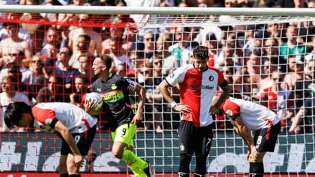 2-3: El PSV remonta ante el Feyenoord y presiona al Ajax