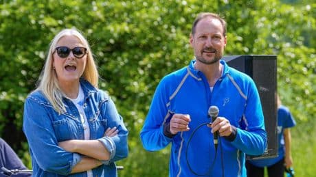 Haakon en Mette-Marit onaangekondigd naar Australië om dochter te bezoeken