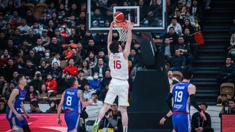 El Bilbao Basket ficha a Jiahao Yu, gigante chino de 221 centímetros que jugará cedido en Torrelavega