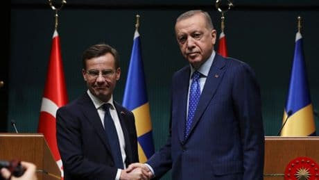 Türkiye belgeleri havalimanı tuvaletinde unutuldu: İsveç'te gizli belge skandalı