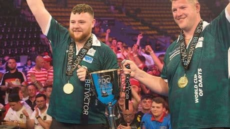 Darts-WM in Frankfurt: Waliser besiegt – Nordirland gewinnt Team-Titel in Frankfurt