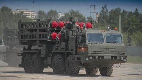 Las armas secretas de China, al descubierto: de un tanque robot con gran potencia de fuego a enjambres de drones bomba