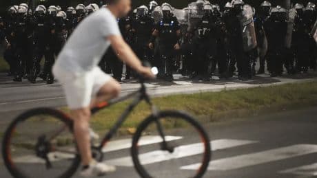 Serbien: Proteste eskalieren nach Vorwürfen von Polizeigewalt