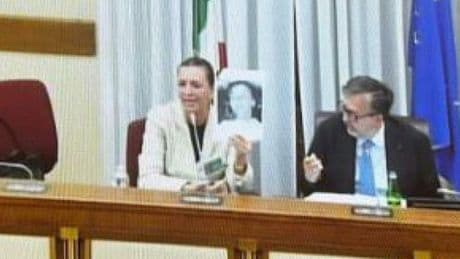 Emanuela Orlandi, la grafologa in commissione: «False le lettere mostrate dal fratello». Smontata la "pista di Londra"