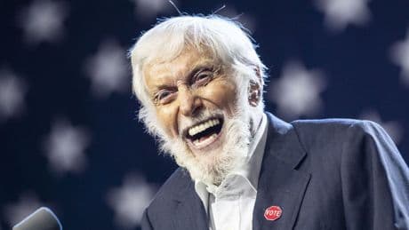 El actor Dick Van Dyke ('Mary Poppins') responde al secreto para vivir 99 años