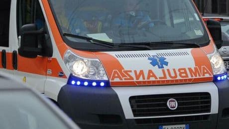 Ragazzo travolto da un'auto e abbandonato con 20 euro in mano: «Non potrà partire per le vacanze perché non può camminare»